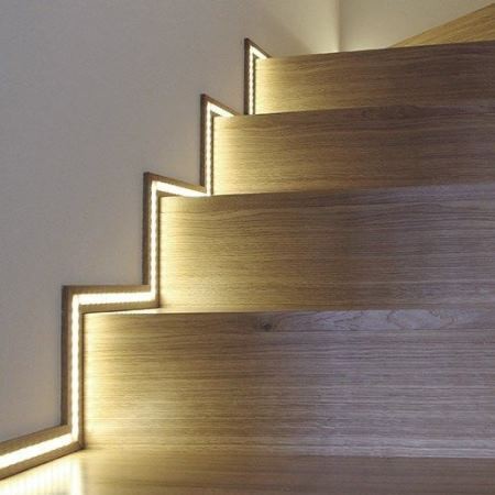 Автоматическая подсветка лестниц: для чего она нужна?