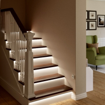Подсветка лестницы LED лентой