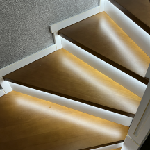 Подсветка лестницы светодиодными лентами